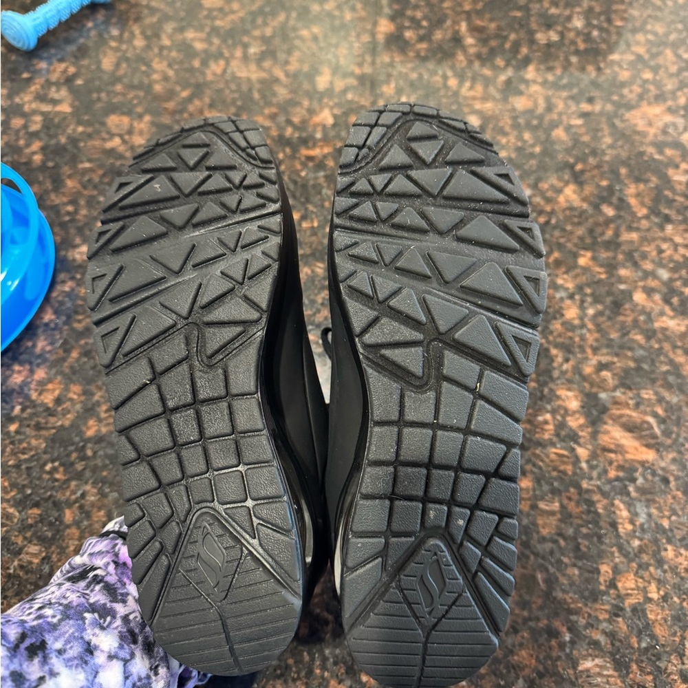 Sketchers shoes